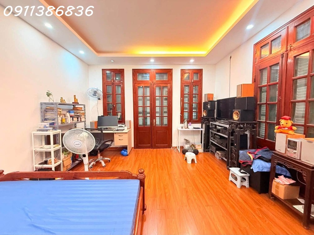Gara Ô Tô, Nhà Đẹp Nguyễn Khang 71M 5T, Thoáng Tứ Phía, Dân Trí Tuyệt Vời, 31.8 Tỷ
