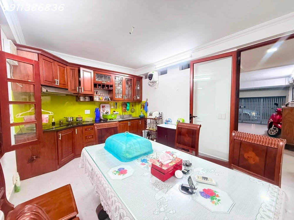 Gara Ô Tô, Nhà Đẹp Nguyễn Khang 71M 5T, Thoáng Tứ Phía, Dân Trí Tuyệt Vời, 31.8 Tỷ