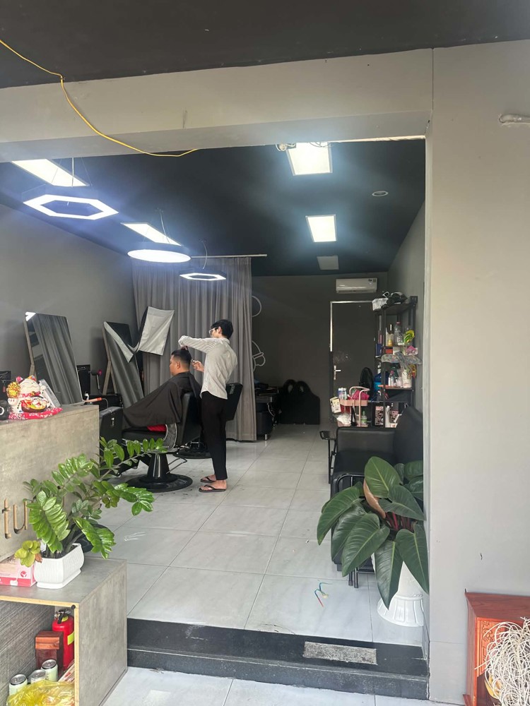Góc Sang Nhượng Tiệm Tóc Nam Có Chỗ Ngủ Lại Chỉ 90Tr
