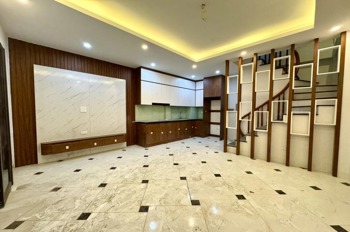 Nhà Phố Hiện Đại, 5 Tầng, 32m², Giá 5.05 Tỷ - Vị Trí Đắc Địa, Gần Gửi Xe Ô Tô