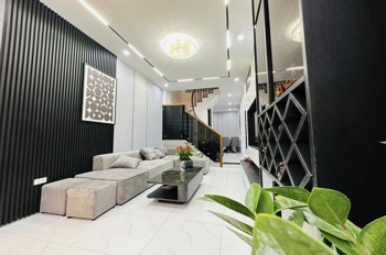Nhà Luxury 5 Tầng, Full Nội Thất, Oto Đỗ Cửa - Giá 7.5 Tỷ