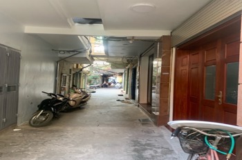 Bán Đất Tặng Nhà Giảng Võ - Đống Đa: 54m2, MT 3.3m, Giá 7.5 Tỷ