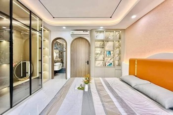 Siêu phẩm Đặng Tiến Đông: Thang Máy, 5 Tầng, Nội Thất Cao Cấp, Sổ Vuông Nở Hậu
