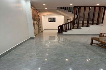 Bán Gấp Nhà Trần Thái Tông - 40m2, 5 Tầng, Giá 12.2 Tỷ - Vị Trí Đắc Địa