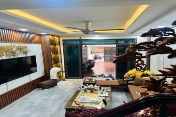 Bán Đất Thổ Cư 82m2 - 3 Tầng - View Hồ - Giá 10.3 Tỷ - Vị Trí Đắc Địa