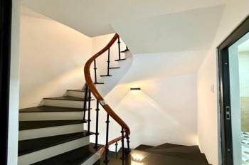 Siêu phẩm Hoàng Cầu 40m2, 5 Tầng, Thang Máy, Giá Tốt - Vị Trí Trung Tâm