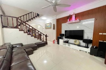 Bán Nhà Nguyễn Khánh Toàn - Kinh Doanh Đắt Lợi | Vị Trí Đẹp, 7 Phòng Ngủ