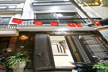 Oto Đỗ Cửa - Phố Lạc Long Quân: Đầu Tư Sinh Lợi, Dòng Tiền Ổn Định - Giá 13.2 Tỷ