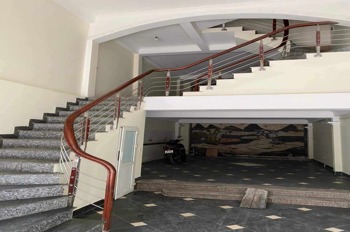 Bán nhà giải phóng ngõ rộng, kinh doanh tốt, gần bến xe