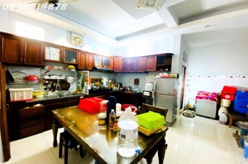 Bán nhà 3 tầng, 87m2, Thủ Đức - Giá 7.3 tỷ - Sổ Hồng, Hoàn Công