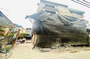 Bán nhà lấn ngõ, lô góc, 5 tầng, ô tô đỗ cổng - Thanh Lân, Hoàng Mai