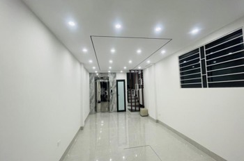 Bán nhà Thạch Bàn, Long Biên 41m2, 7 tầng, giá 10.6 tỷ - Vị trí đẹp, lô góc