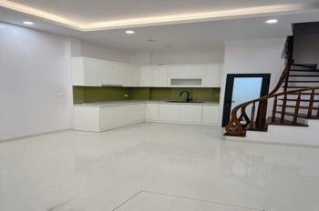 Bán nhà Đội Cấn 30m2, Mặt Tiền Rộng, Full Nội Thất, Giá Tốt