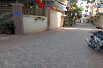 Bán Đất Tặng Nhà Đông Ngạc: 50m2, 2 Tầng, Mặt Tiền Rộng, Giá Tốt