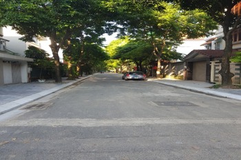 Bán Biệt Thự Thành Thái - 240m2, Mặt Tiền 15m - View Công Viên Cầu Giấy