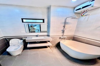 Bán Nhà Nguyễn Văn Cừ Lô Góc, Mặt Tiền 6.7m, Nội Thất Cao Cấp - 10.3 Tỷ