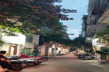 Nhà Đẹp Đặng Văn Ngữ - Ô Tô Đỗ Cửa - 2 Thoáng - Kinh Doanh Sầm Uất