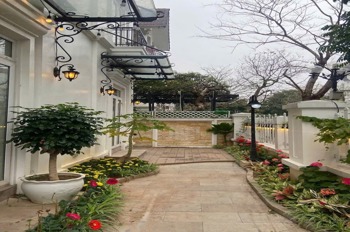 Bán Biệt Thự Tây Hồ View Vườn Hoa, 250m2, Giá 100 Tỷ - Vị Trí Đắc Địa