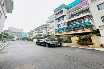 Biệt Thự Mặt Phố Tây Hồ 303m2 - Vị Trí VIP, Giá 200 Tỷ