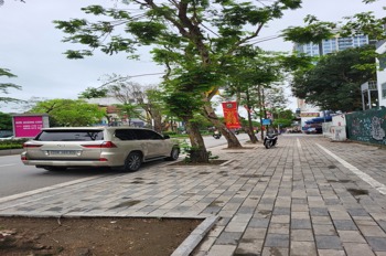 Bán nhà mặt phố Lạc Long Quân - View Lotte - 280m2 - Mặt tiền 20m - Giá 212 tỷ