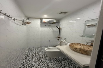 Bán nhà ngọc thuỵ 30m - 1 ô tô - Nhà đẹp, gần phố, giá tốt