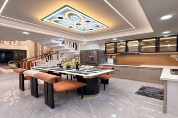 Tuyệt Phẩm Nhà Mặt Phố Hoàng Quốc Việt - Giá 24 Tỷ - Vị Trí Đắc Địa