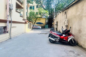 Nhà phố Hoàng Hoa Thám 68m² - Mặt tiền đẹp - Sổ đỏ riêng - 20m ra ô tô