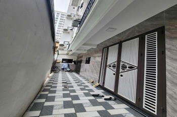 Nhà Gần Hồ Tây Full Nội Thất - Giá Tốt, Vị Trí Đẹp Lạc Long Quân