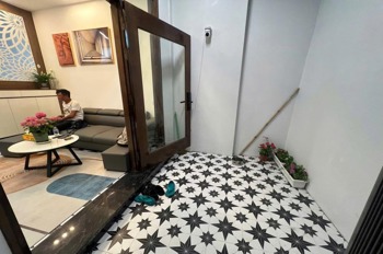 Khám Phá Nhà Đẹp Full Nội Thất Cao Cấp, Ngõ Thông Thoáng, Gần Phố - Giá Tốt!