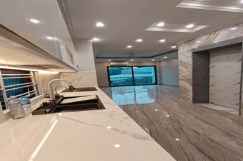 Bán nhà trung tâm quận Long Biên - 43m2 - Kinh Doanh Sầm Uất - Full Tiện Ích