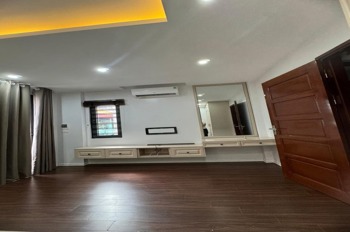 Bán Nhà Cầu Giấy 40m² Lô Góc 2 Thoáng, Ô Tô Đỗ Cửa, Giá Tốt