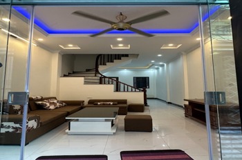 Bán Nhà 4 Tầng - Từ Liêm: 35m2 - Vị Trí Trung Tâm - Giá 6.7 Tỷ