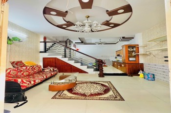 Bán nhà đẹp 2 tầng, xe hơi, giá 6 tỷ - Hiếm có - Tránh Trấn Quang Diệu