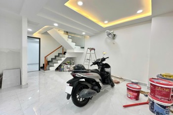 Bán Nhà 3 Tầng, 4 PN, 8.6 tỷ - Vị Trí Đắc Địa, Gần Trung Tâm