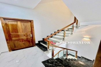 Nhà Mới Quận 5 - SHR, 4PN, Giá 8.9 Tỷ - Vị Trí Đắc Địa