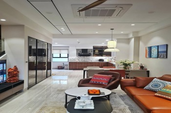 Bán nhà gần Đại học Kinh tế Quốc dân: 4 Tầng, 3 Phòng Ngủ, Full Nội Thất