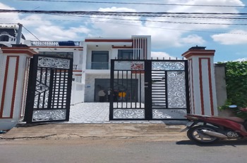 Nhà Đẹp, Giá Tốt: 100m2, SHR, 3PN, Gần KĐT Năm Sao, Bến Lức