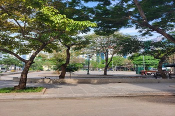 Bán nhà phân lô Huỳnh Thúc Kháng 125m2, Mặt tiền 9m, View Sân Chơi Đẹp