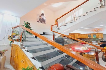 Nhà 3 Tầng, Vị Trí Đắc Địa - Gần Ngã Tư An Sương, Giá 5.6 Tỷ