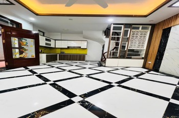 Bán nhà Lạc Long Quân, Tây Hồ: 33m2, 5 Tầng, Giá 7.6 Tỷ - Vị Trí Đắc Địa
