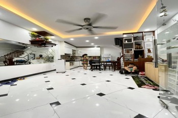 Bán nhà Quận 10 - 4 Tầng, 3 Phòng Ngủ - Vị trí đẹp, Giá 6 tỷ