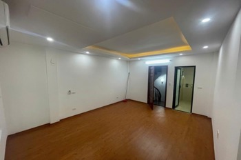 Bán nhà Hoàng Hoa Thám, Ba Đình - 35m2, 6 Tầng, 7.4 Tỷ - Vị trí Đắc Địa