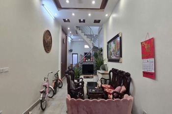 Bán Nhà Long Biên 50m2, 3 Tầng, 6 Tỷ - Vị Trí Đẹp, Tiện Lợi