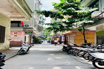 Bán Nhà Phân Lô Trần Quốc Hoàn 38m2 - 5 Tầng, Kinh Doanh, Giá Tốt