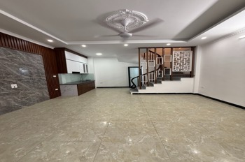 Nhà Mới Đón Ánh Sáng Tự Nhiên - Thiết Kế Thông Thoáng, Giá Tốt