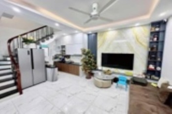 Nhà Lạc Long Quân 32m², 5 Tầng, Mặt Tiền 5m - Giá 8 tỷ+