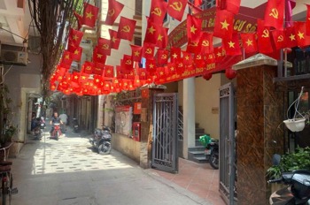 Nhà Đẹp 36m2 x 5 Tầng - Đội Cấn - Full Nội Thất - Ngõ Thông Thoáng