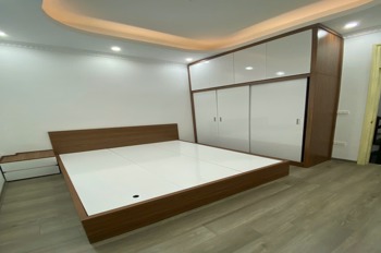 Bán nhà Trần Thái Tông - Cầu Giấy: Ô tô đỗ cửa, Kinh doanh đỉnh, 40m2, 5 Tầng
