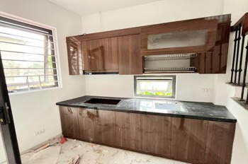 Nhà Long Biên 5 Tầng, Ô Tô Đỗ Cửa - Giá 5 Tỷ