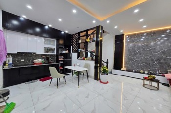 Bán Nhà Xuân Thủy Cầu Giấy - 5 Tầng, 37m² - Giá 9 Tỷ - Ô Tô Đỗ Cửa